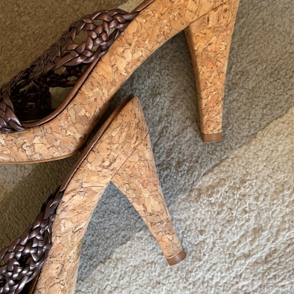 BCBG - Cork Brown / Copper Platform Heel - Size 8 - Picture 5 of 5